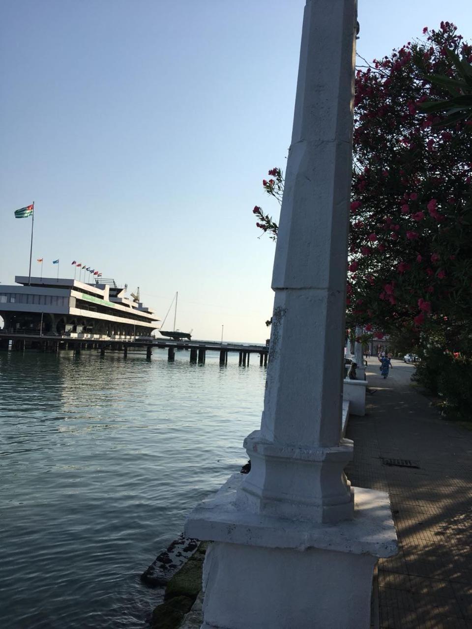 John'S Hotel Sukhumi Exterior foto